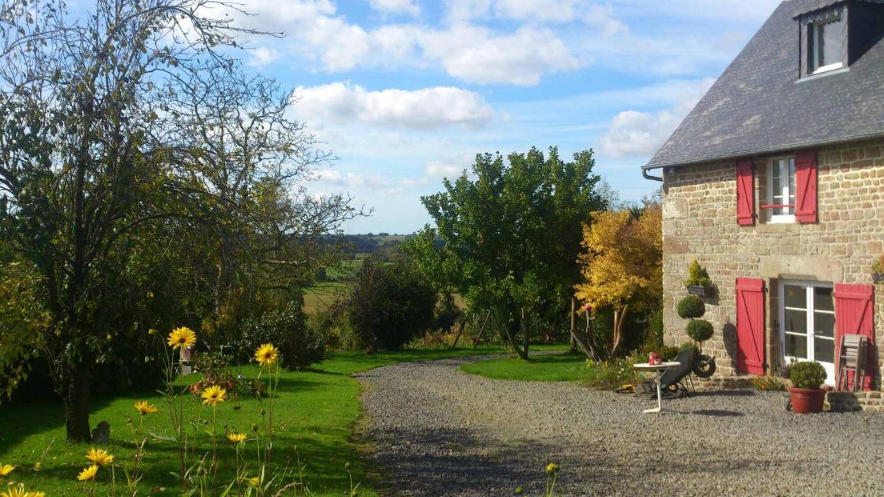 Chambre Des Anges & Roulotte Proche Mont Saint-Michel, L'Angeviniere Bed & Breakfast Exterior photo