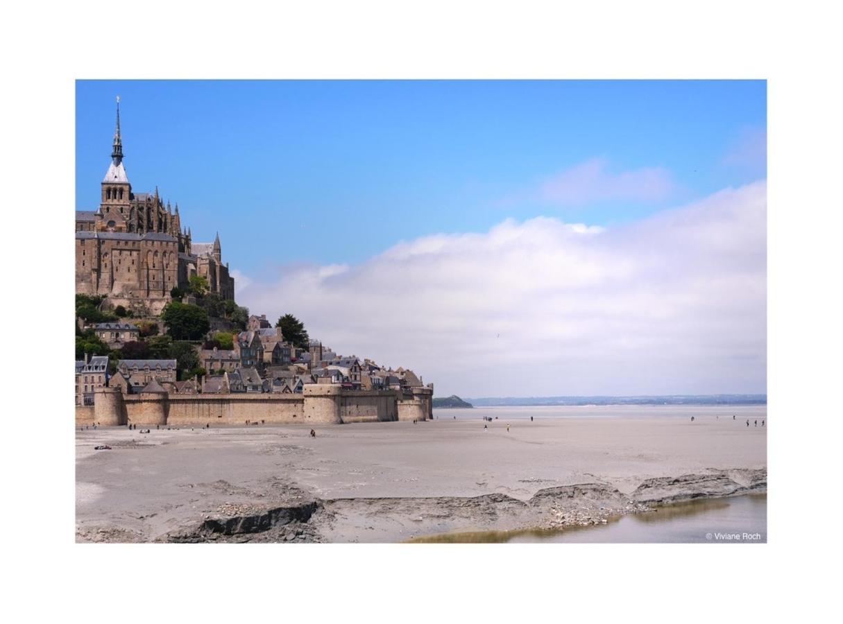 Chambre Des Anges & Roulotte Proche Mont Saint-Michel, L'Angeviniere Bed & Breakfast Exterior photo