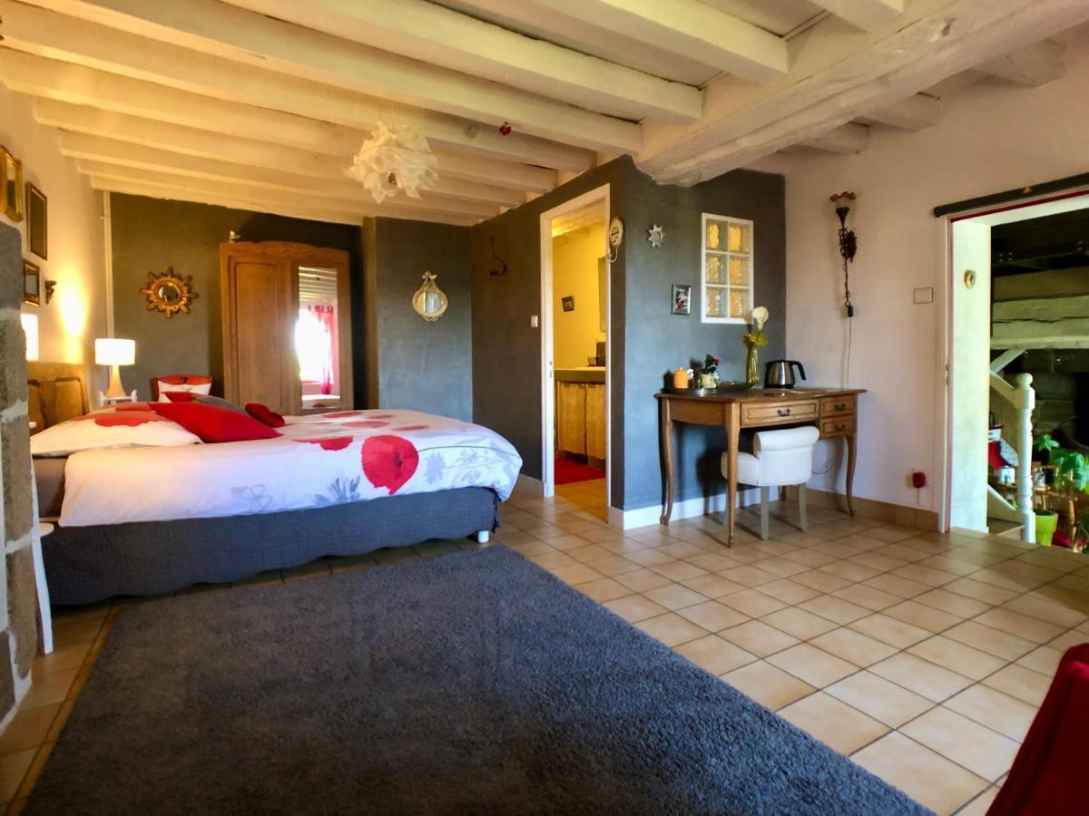 Chambre Des Anges & Roulotte Proche Mont Saint-Michel, L'Angeviniere Bed & Breakfast Exterior photo